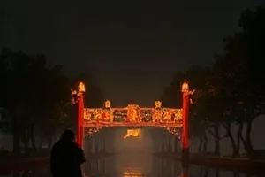 《迁徙者的地图》剧照，摊开的手绘路线图